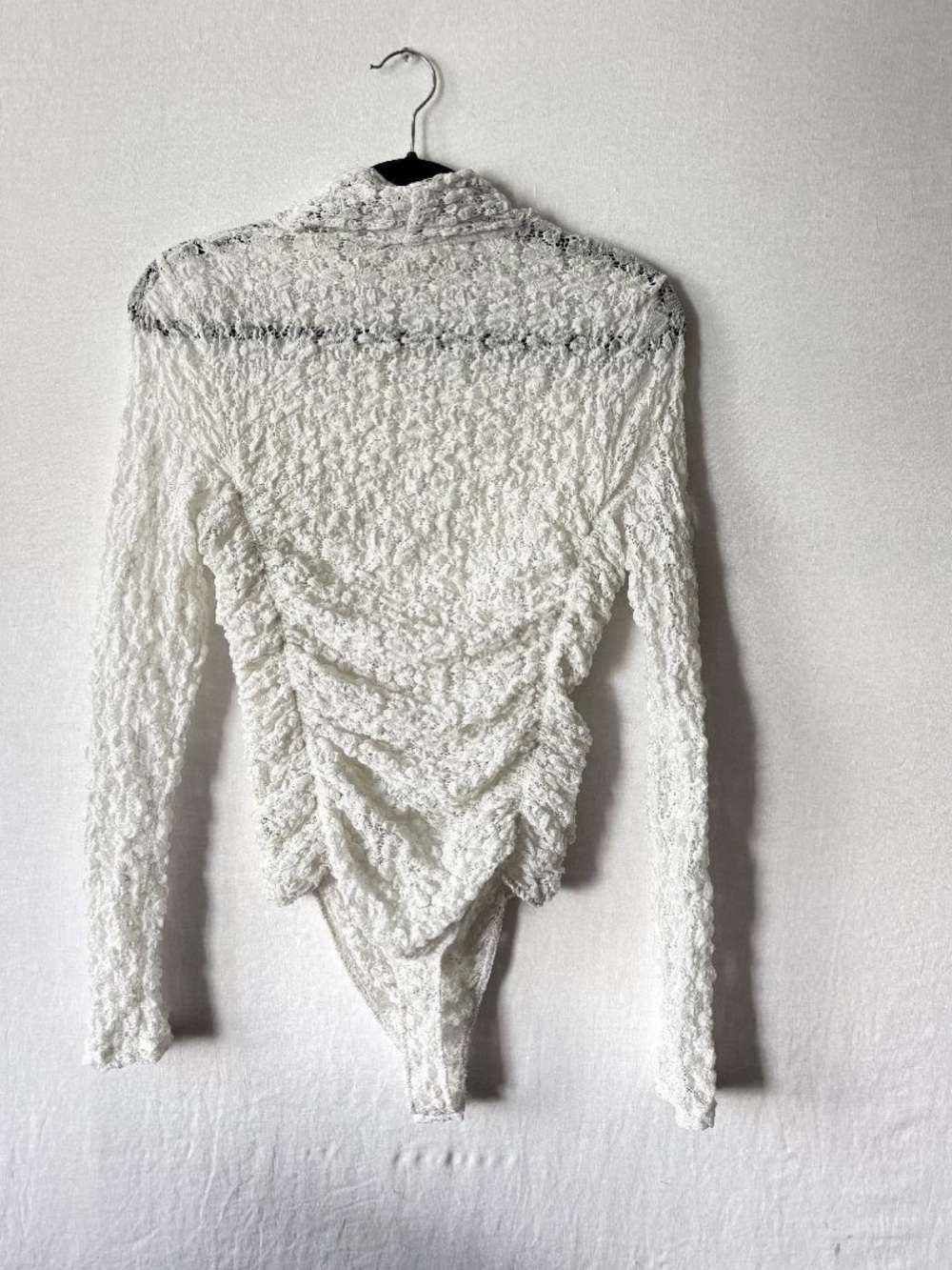 Intimately by FREE PEOPLE white lace bodysuit long sleeve size s like new